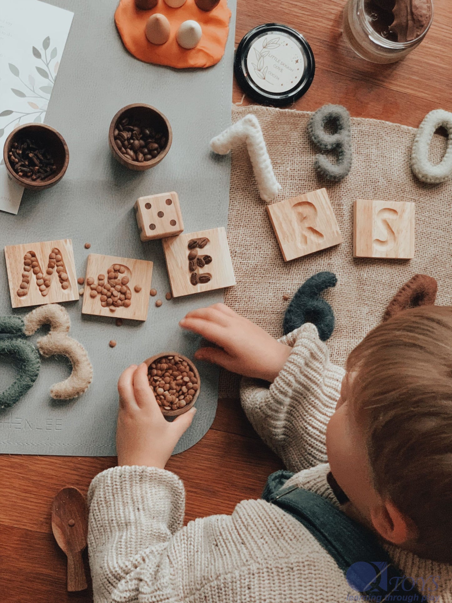 Capital letter tray